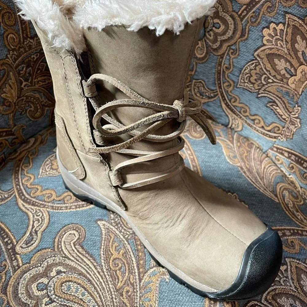 Keen Women's Waterproof Mid-Calf Winter Boots - Faux Fur Trim - Size 5/6  ❄️